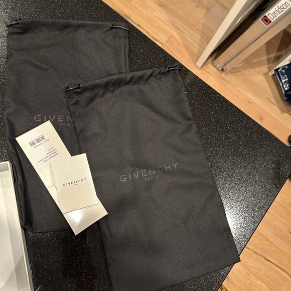 Givenchy sneakers size 39 women’s - Picture 6 of 9